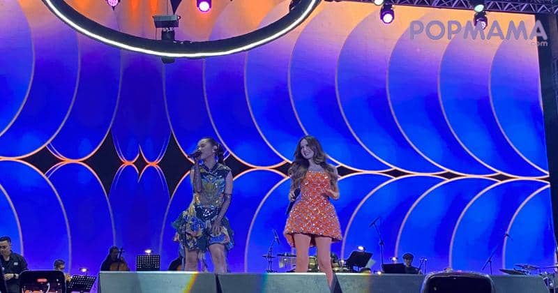 Ziva Magnolya dan Mahalini berduet di Synchronize Fest 2024, Minggu (06/10/24). - Popmama.com/Salsyabila Sukmaningrum